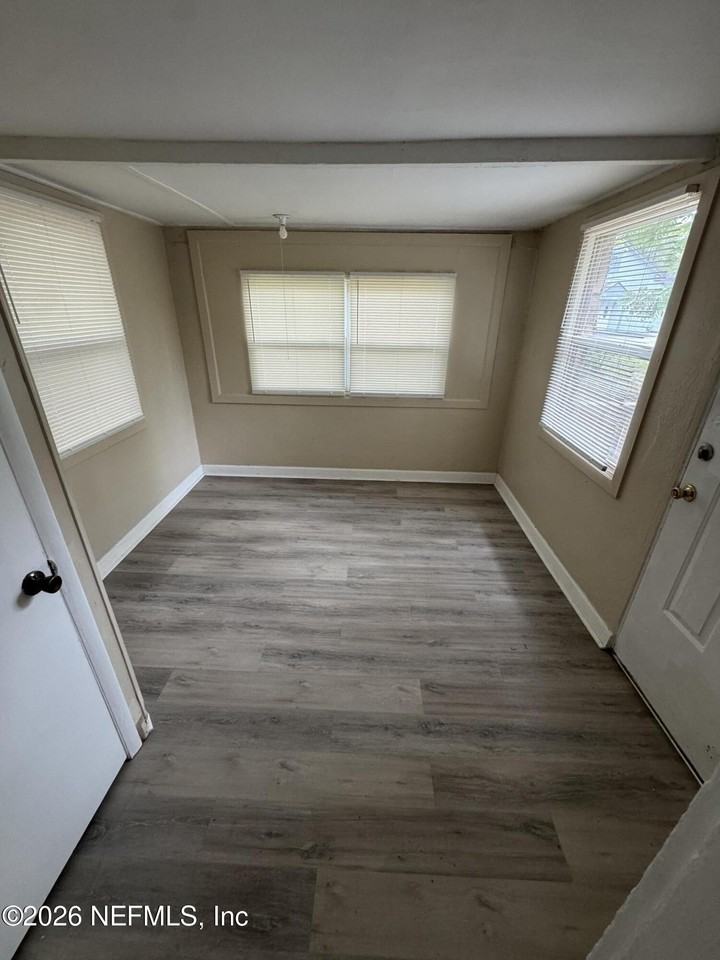 273 Day Ave - Photo 5 of 14