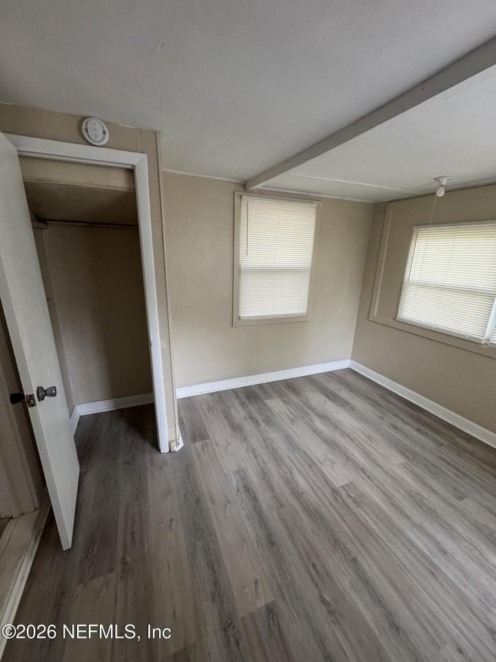 273 Day Ave - Photo 6 of 14