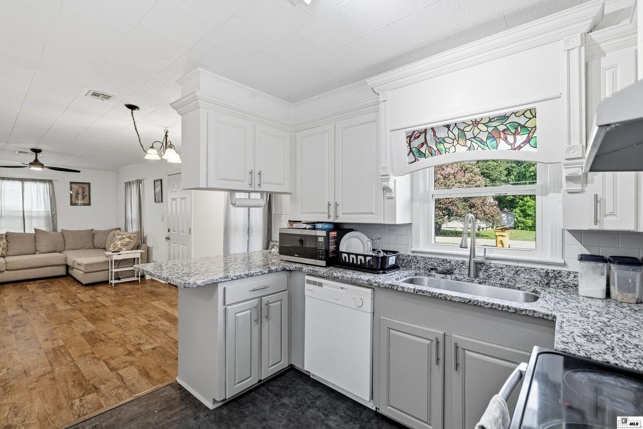 206 Frances Ave - Photo 4 of 20
