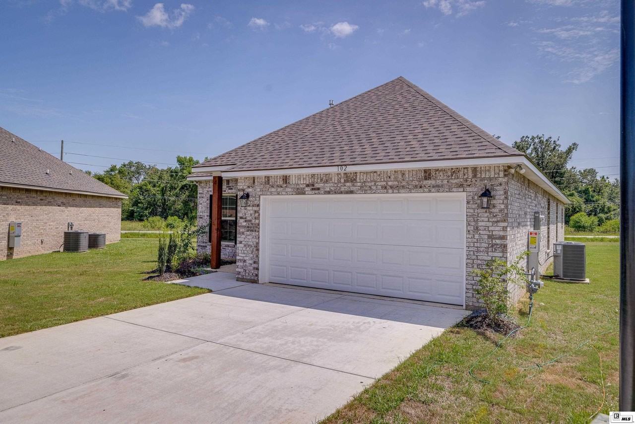 102 Magnolia Pointe Cir - Photo 3 of 31