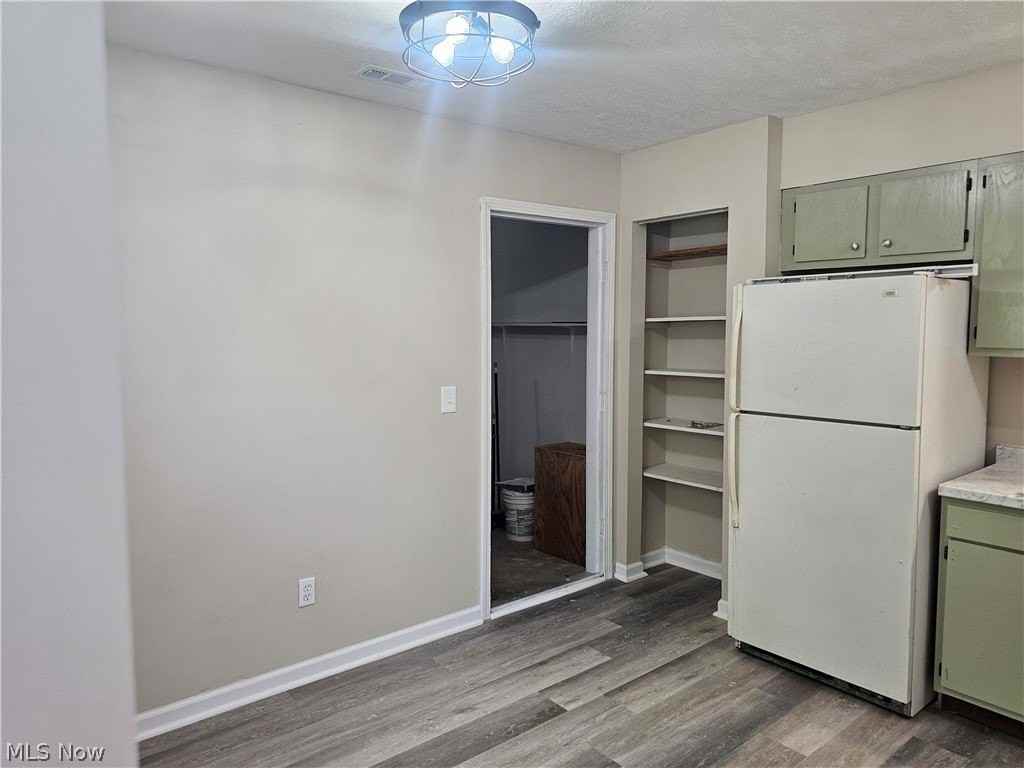 14742 Hillcrest Ave - Photo 5 of 14