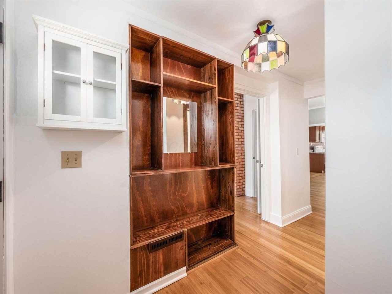 574 Seymour Ave - Photo 4 of 22