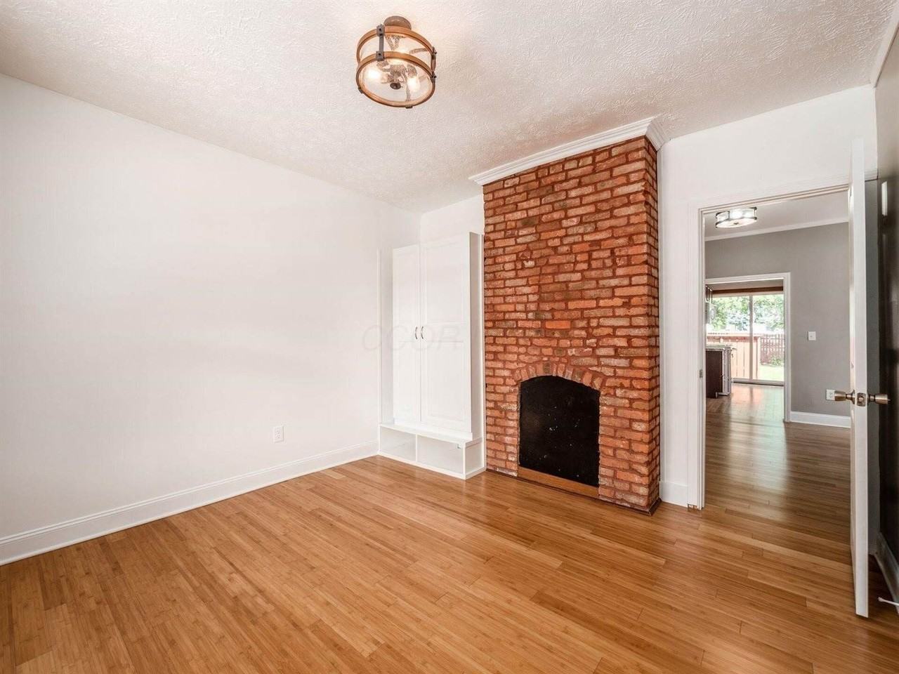 574 Seymour Ave - Photo 5 of 22