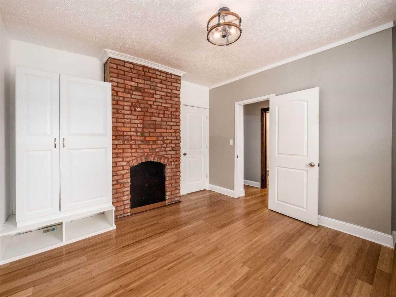 574 Seymour Ave - Photo 6 of 22