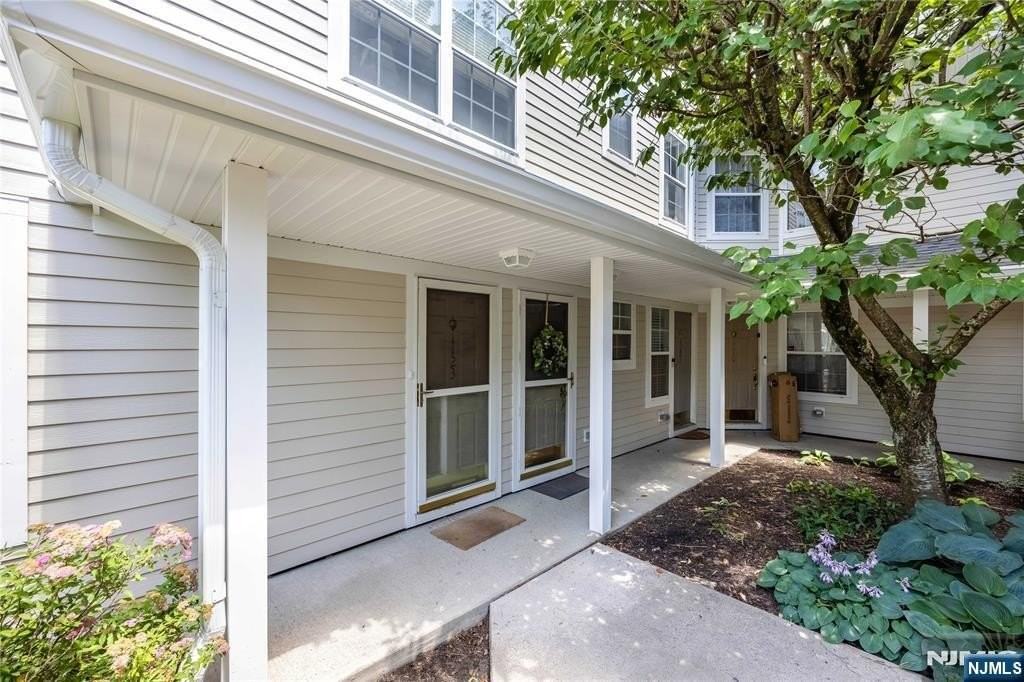 1123 Hyde Park Ct #1123 - Photo 2 of 19