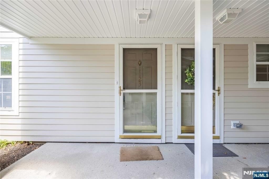 1123 Hyde Park Ct #1123 - Photo 3 of 19