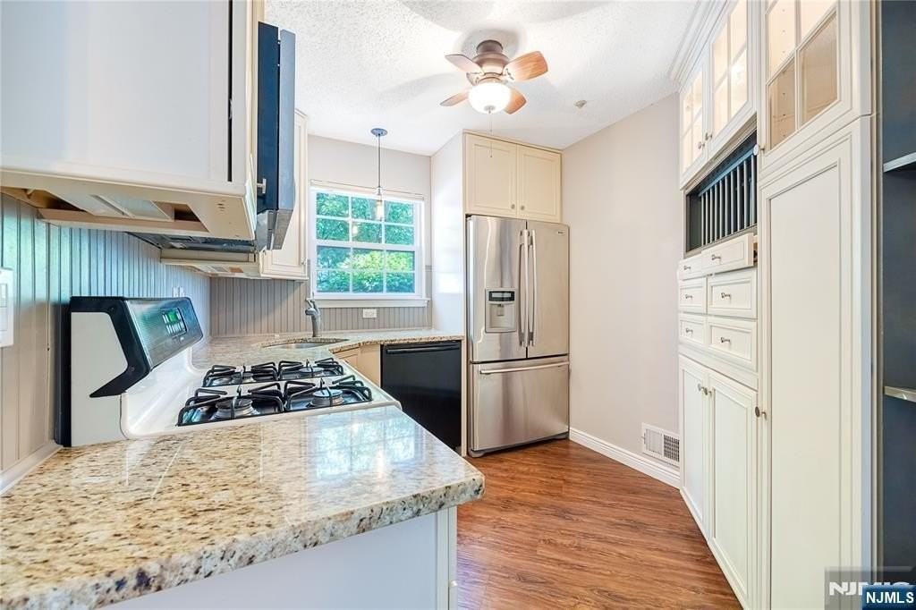 1123 Hyde Park Ct #1123 - Photo 7 of 19