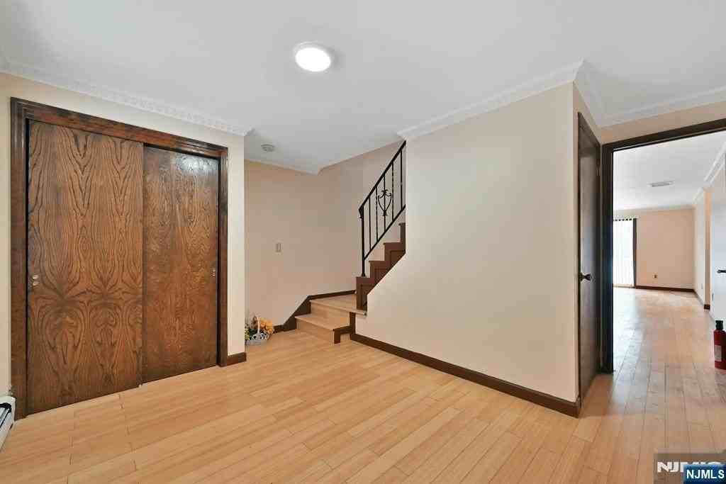 27 Beech St - Photo 2 of 25