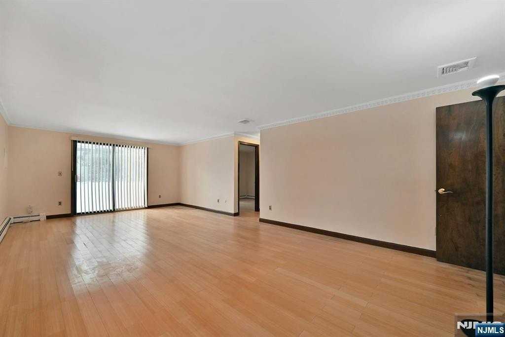 27 Beech St - Photo 3 of 25
