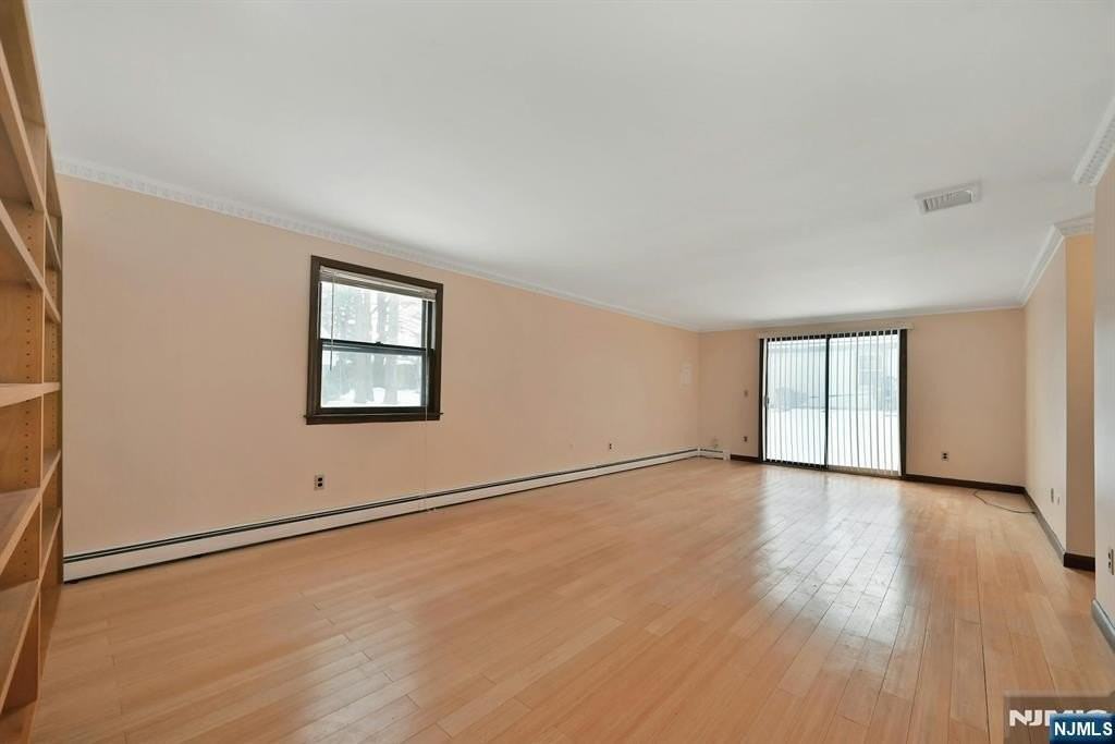 27 Beech St - Photo 4 of 25