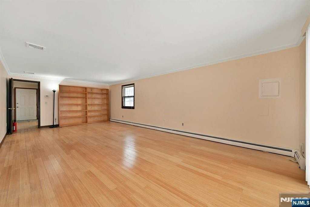 27 Beech St - Photo 6 of 25