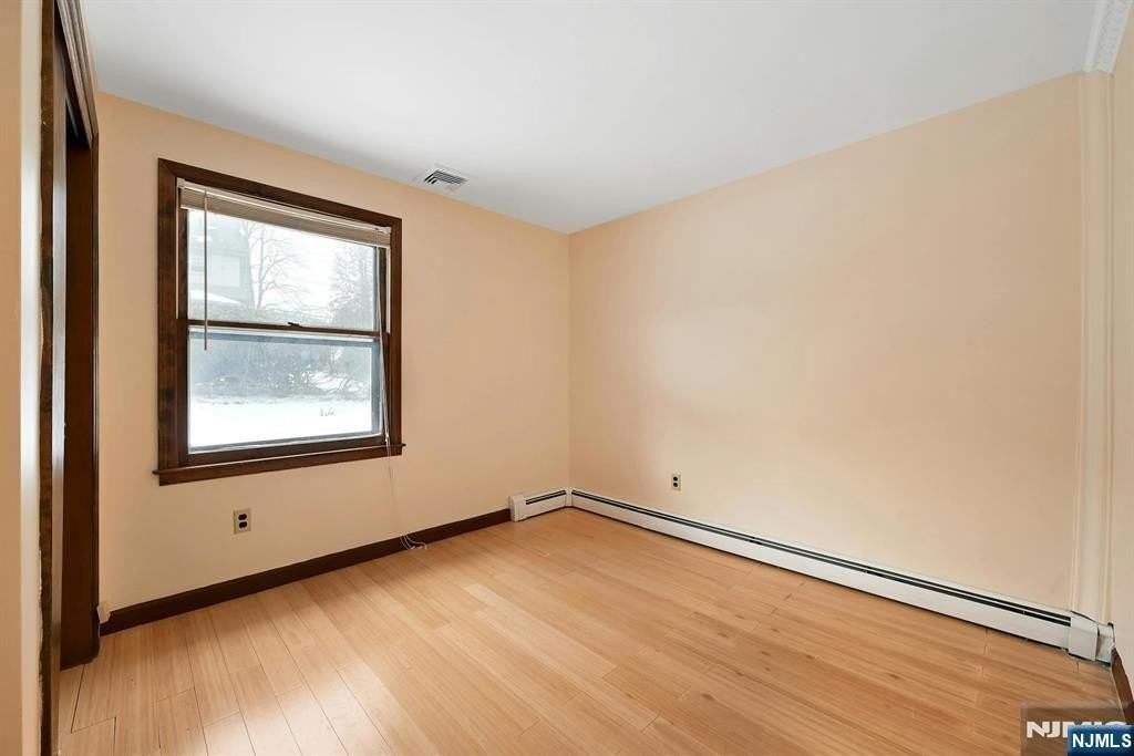 27 Beech St - Photo 7 of 25