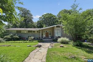 featured image of 192 Stonehurst Dr
