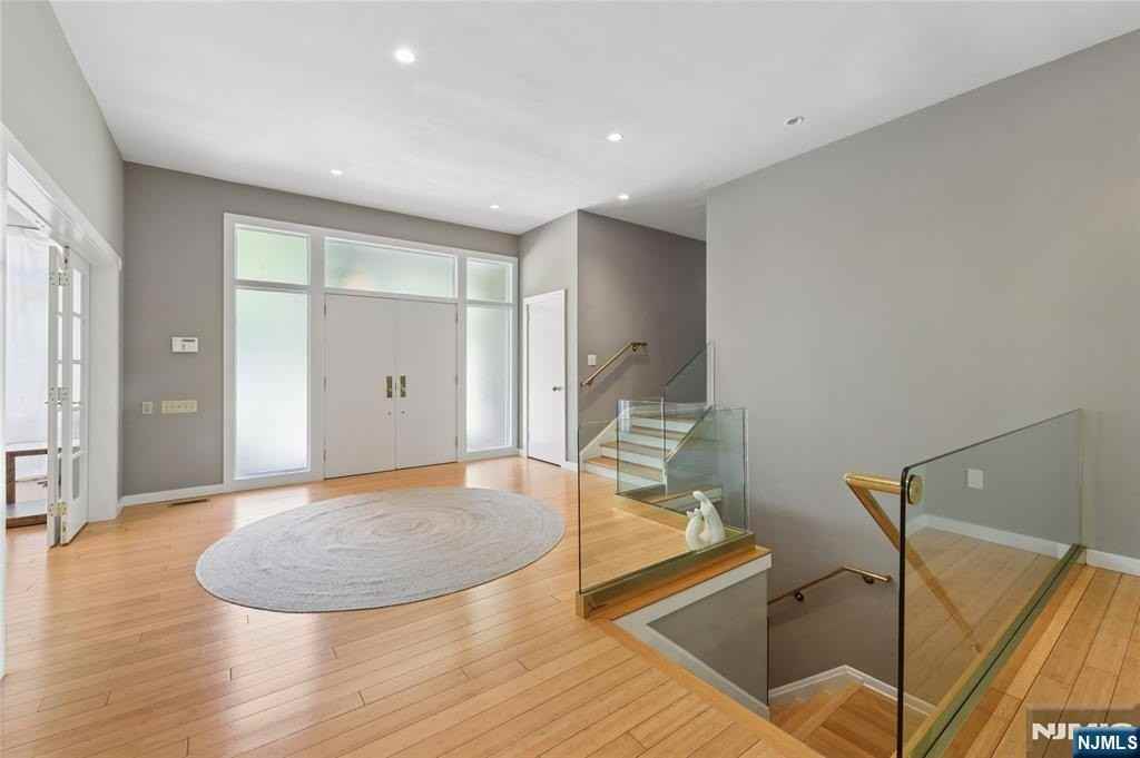 192 Stonehurst Dr - Photo 2 of 20