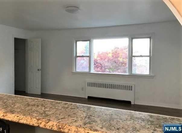 419 Parker Ave - Photo 3 of 9