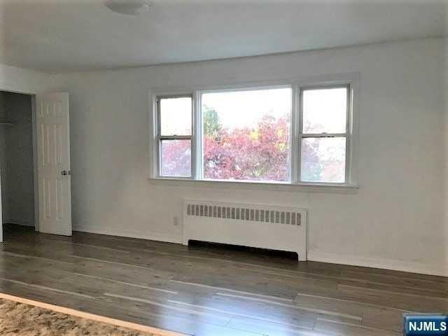 419 Parker Ave - Photo 4 of 9