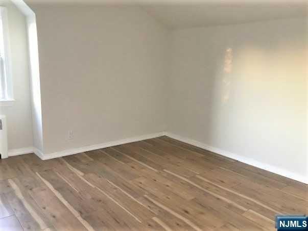 419 Parker Ave - Photo 6 of 9