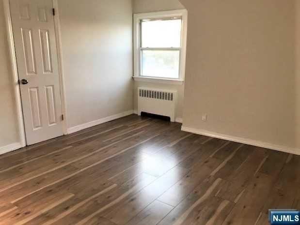 419 Parker Ave - Photo 7 of 9