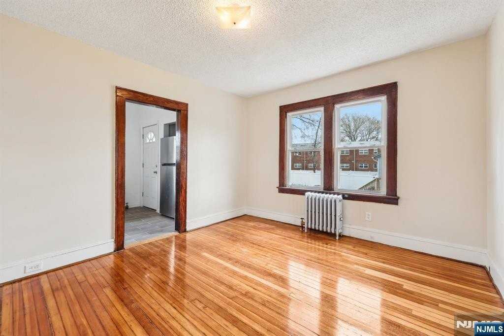 272 Clay St #2 - Photo 4 of 27