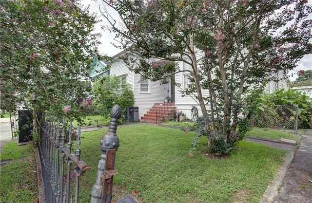 821 Bordeaux St - Photo 2 of 14