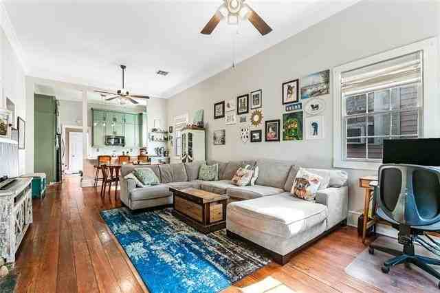 933 Pleasant St - Photo 2 of 11