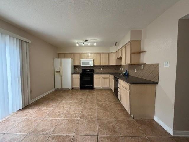 1752 Newport Pl #105 - Photo 2 of 15