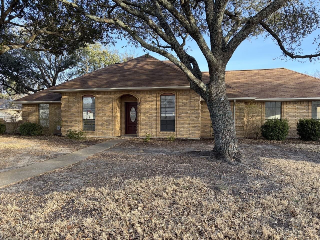 16 Lee Cir - Photo 2 of 13