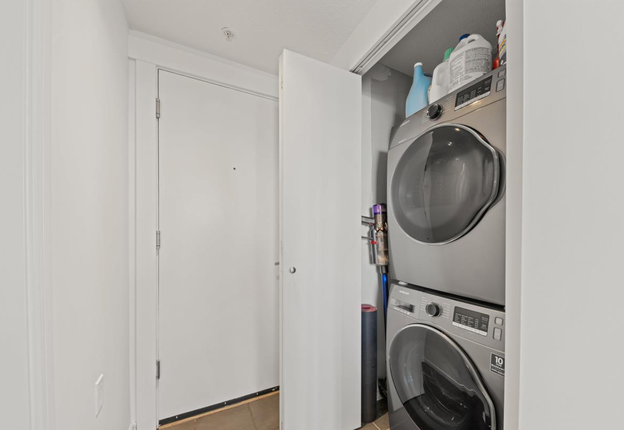 1068 Hornby Street #2706 - Photo 4 of 7