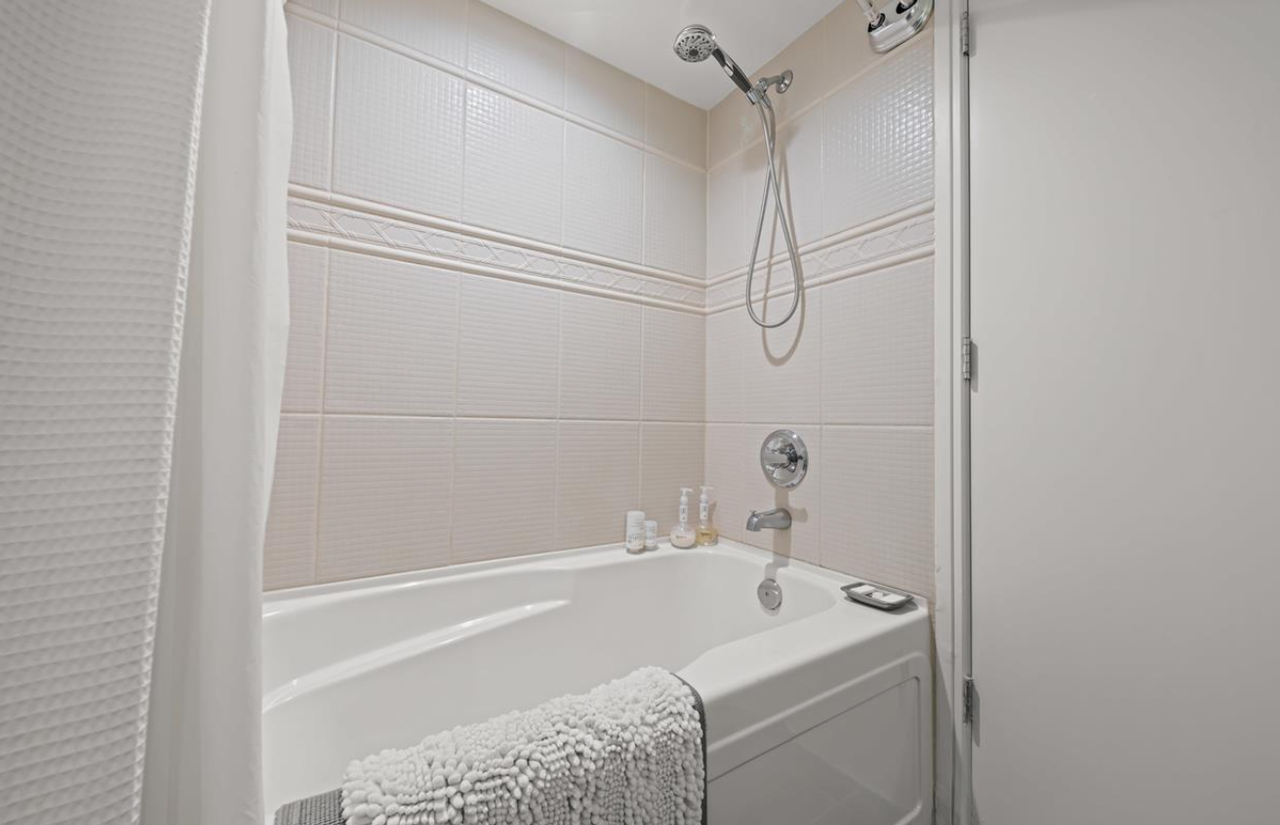 1068 Hornby Street #2706 - Photo 5 of 7