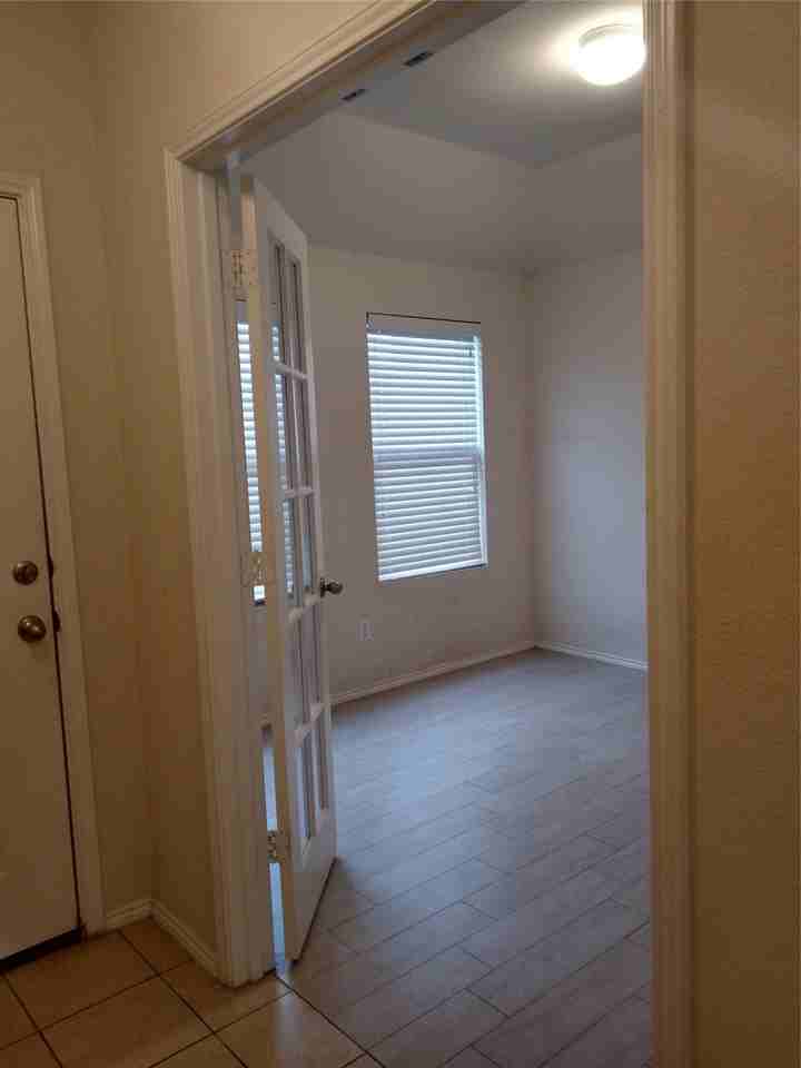 1846 Bayfront Dr - Photo 4 of 25