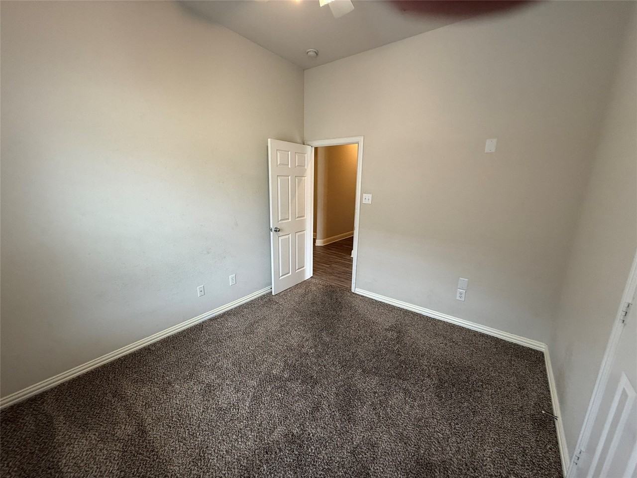 7341 Chambers Ln - Photo 5 of 22