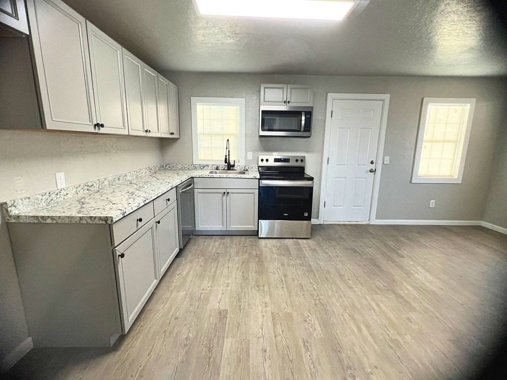 2308 Nw 20th St - Photo 2 of 7