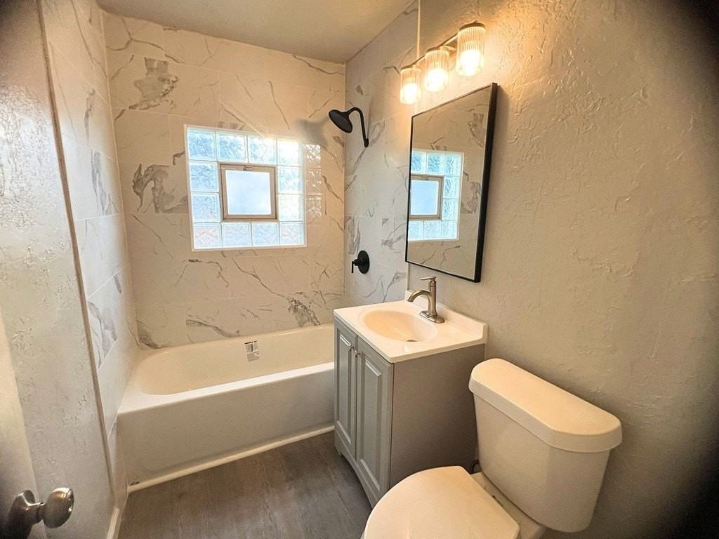 2308 Nw 20th St - Photo 5 of 7