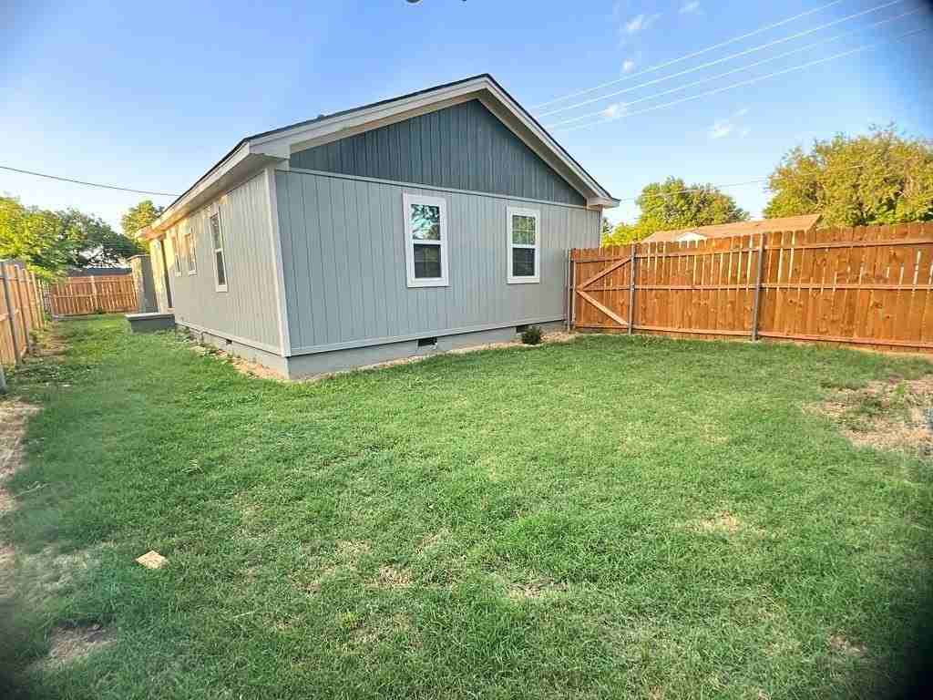 2308 Nw 20th St - Photo 7 of 7