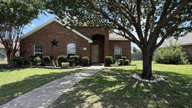 1700 Summerfield Dr - Photo 2 of 37