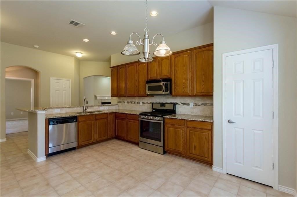 1700 Summerfield Dr - Photo 5 of 37