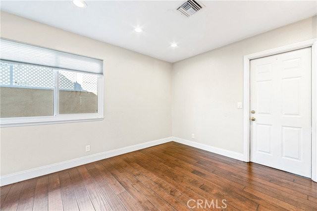 16311 Woodstock Ln - Photo 4 of 8