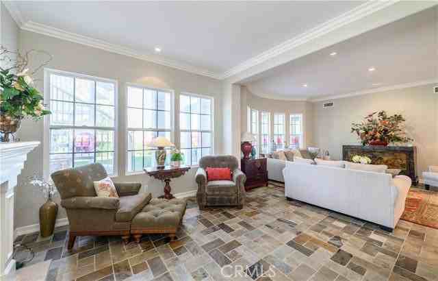 16 Pegasus Dr - Photo 3 of 8