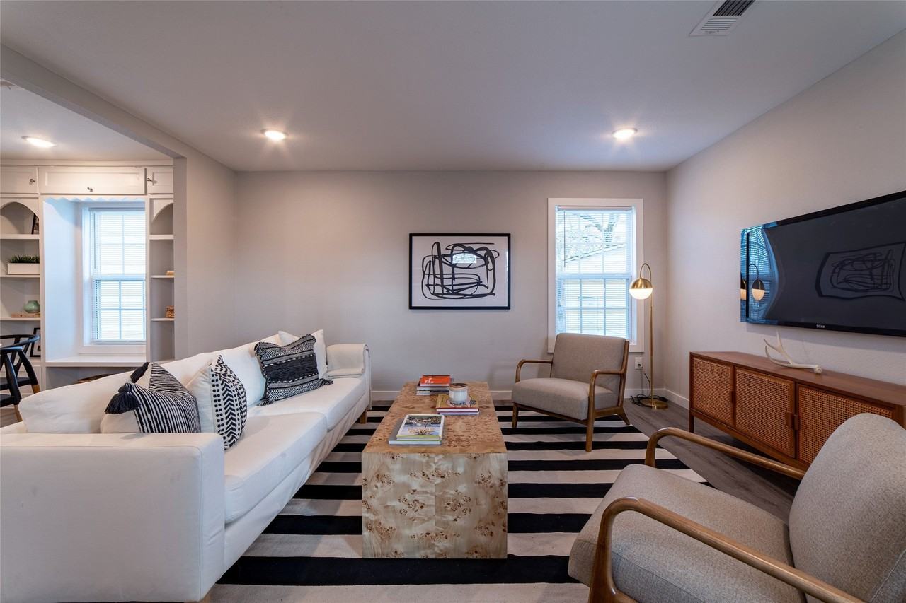 4015 Mount Royal St - Photo 3 of 21