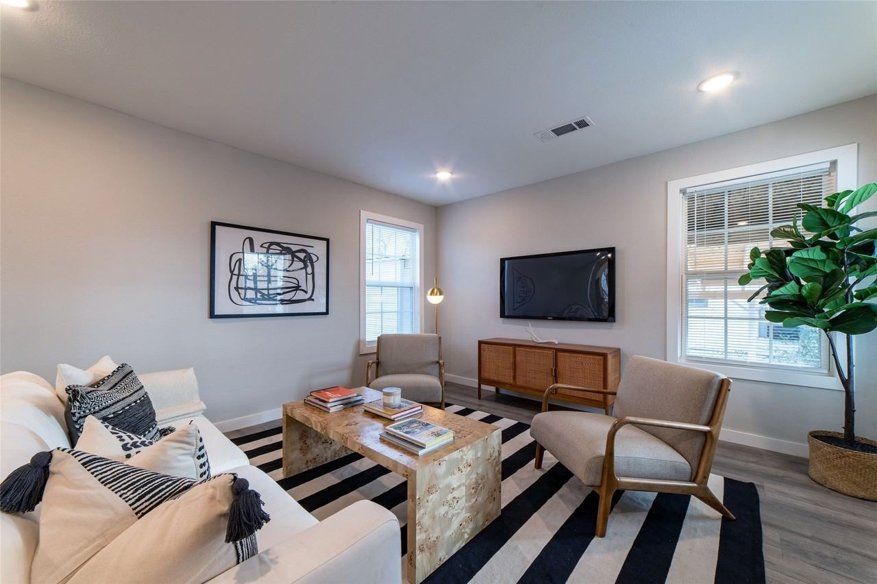 4015 Mount Royal St - Photo 4 of 21