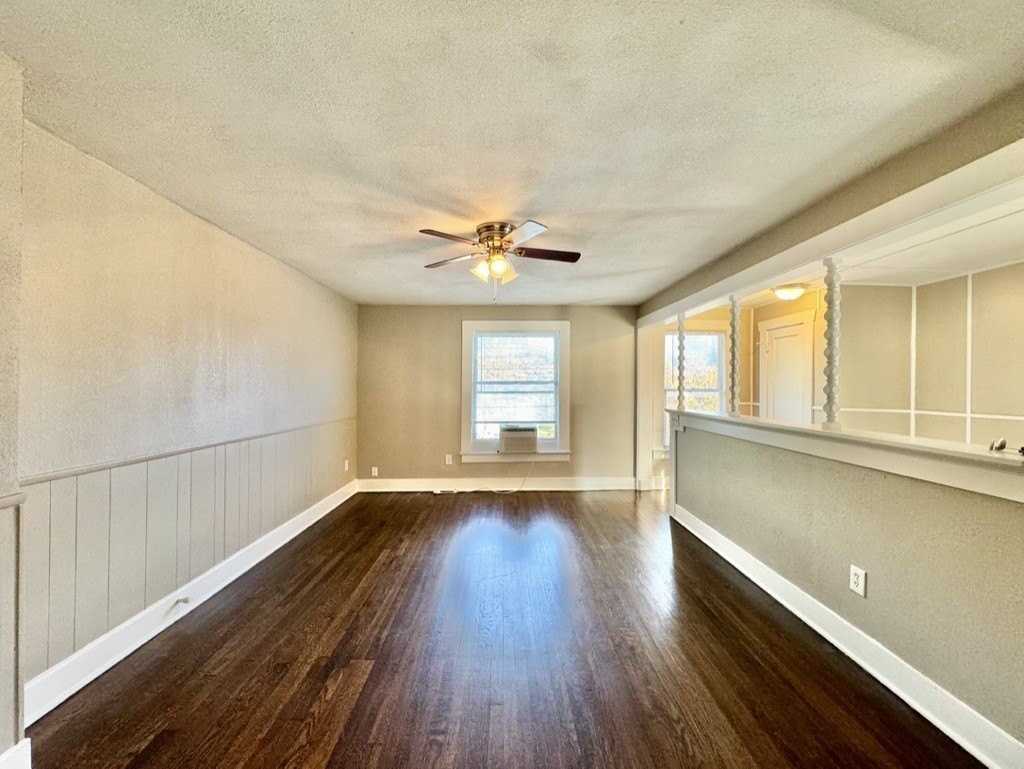 5738 Worth St - Photo 3 of 18