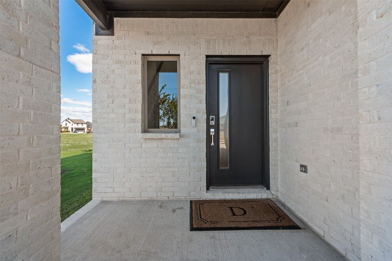 5011 Emerald Hill Dr - Photo 3 of 35