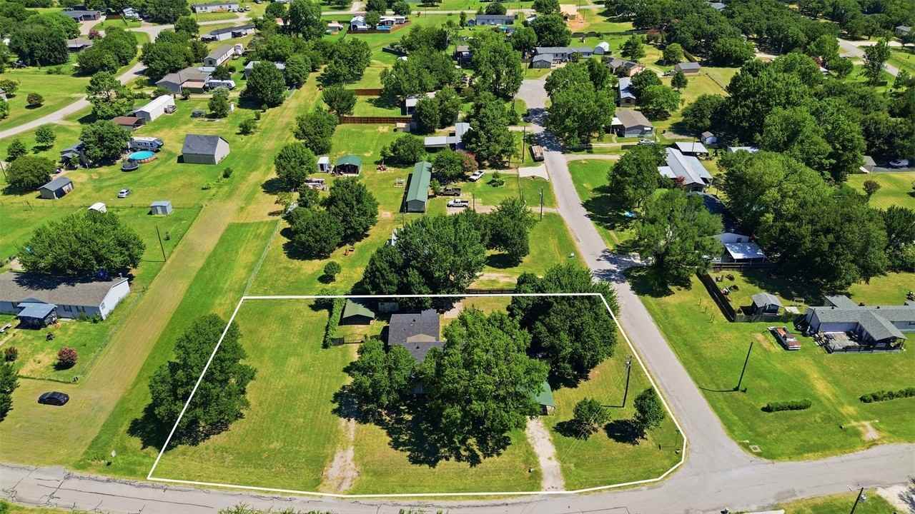 1941 Lariat Ln - Photo 2 of 36