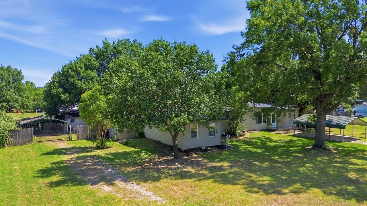 1941 Lariat Ln - Photo 4 of 36