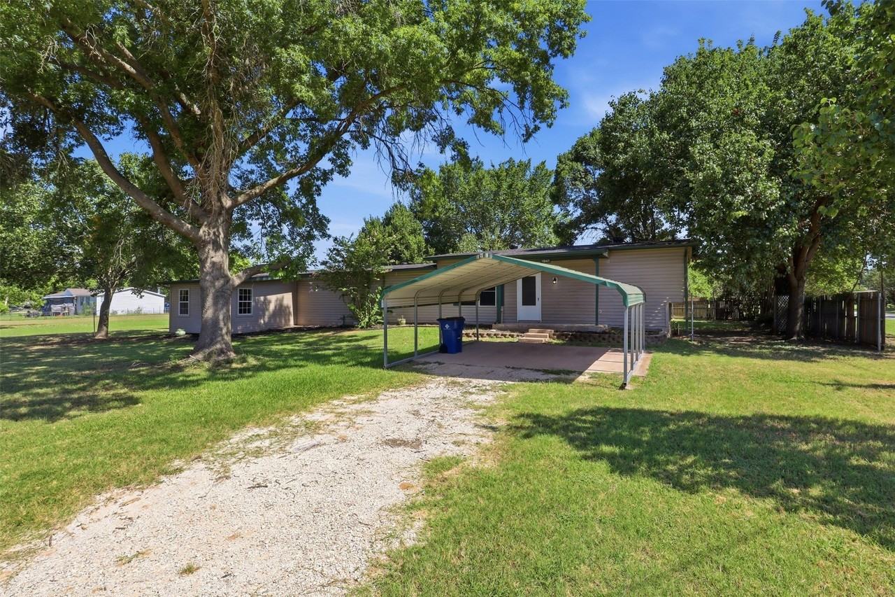 1941 Lariat Ln - Photo 7 of 36