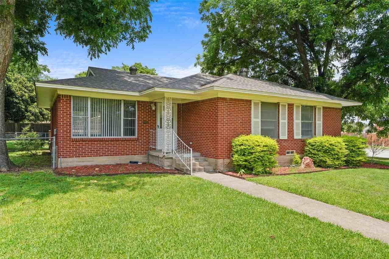 2829 Tolosa Dr - Photo 3 of 16