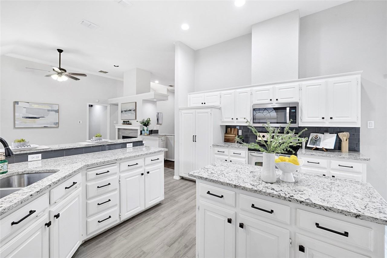 3116 Silver Springs Ln - Photo 4 of 19