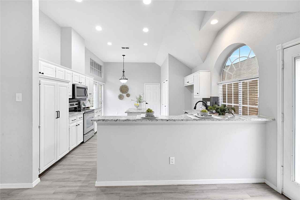 3116 Silver Springs Ln - Photo 6 of 19