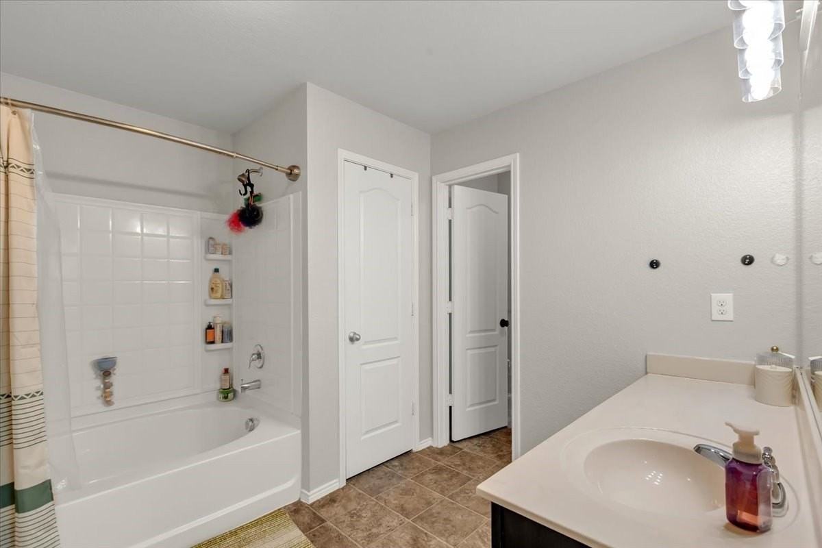 4260 Aldridge Ln - Photo 3 of 25