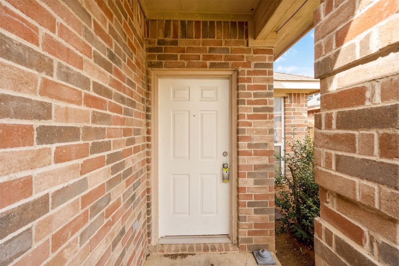 9212 Coral Ln - Photo 2 of 19